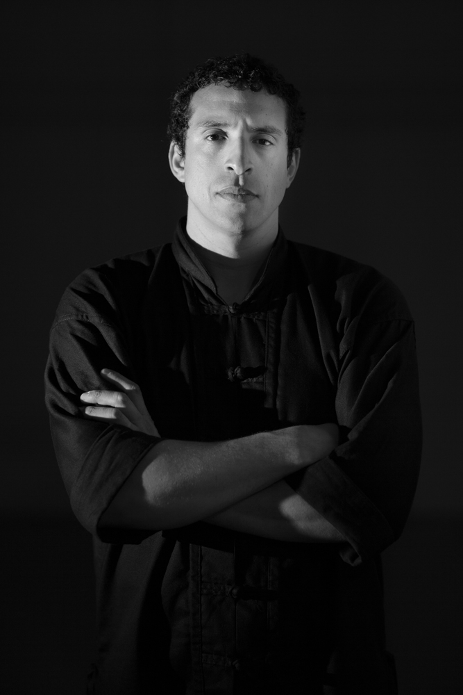 Portrait de Cyrille Freiermuth, les bras croisés