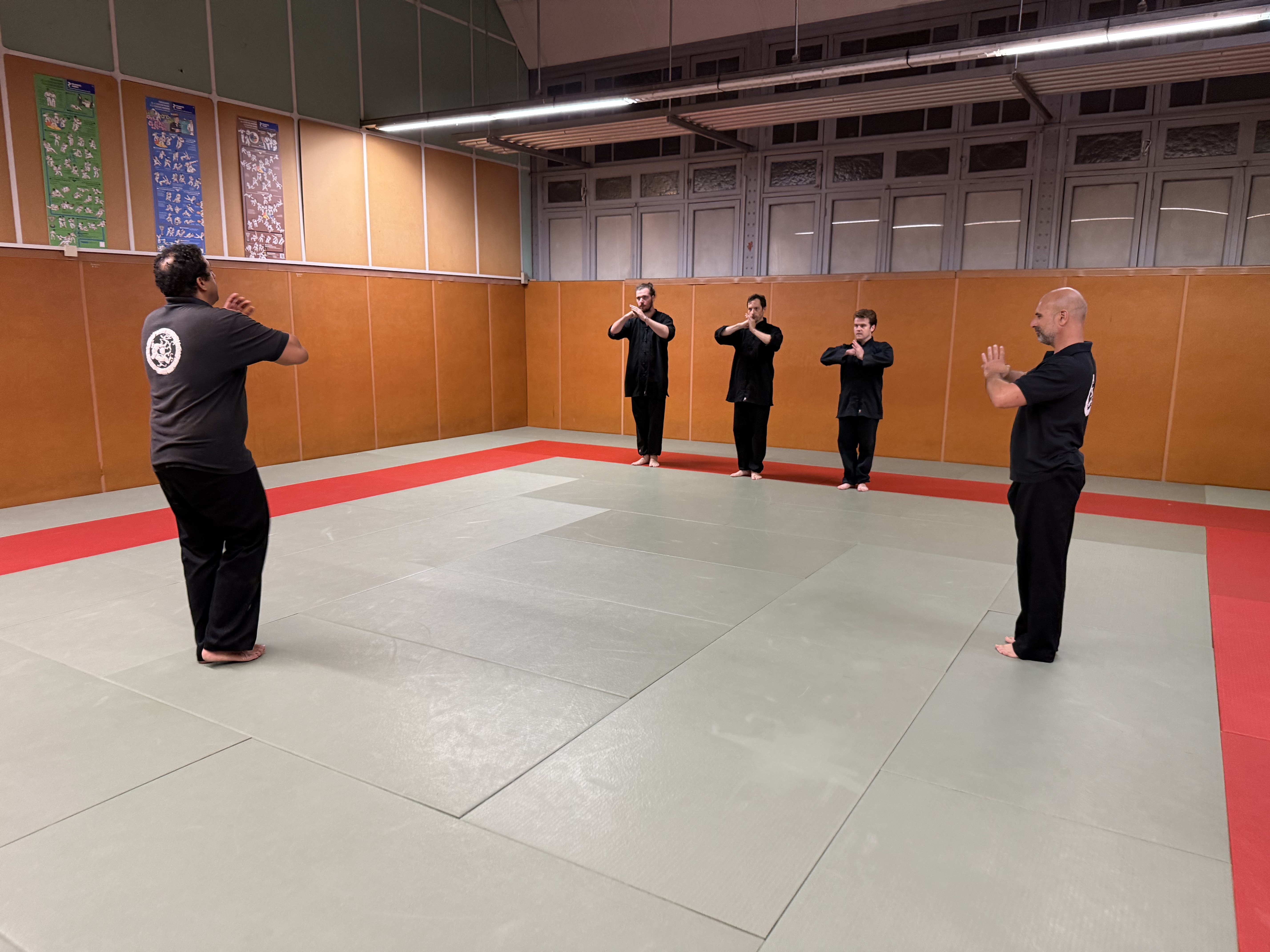 Enseignants et élèves réunis pour le salut collectif